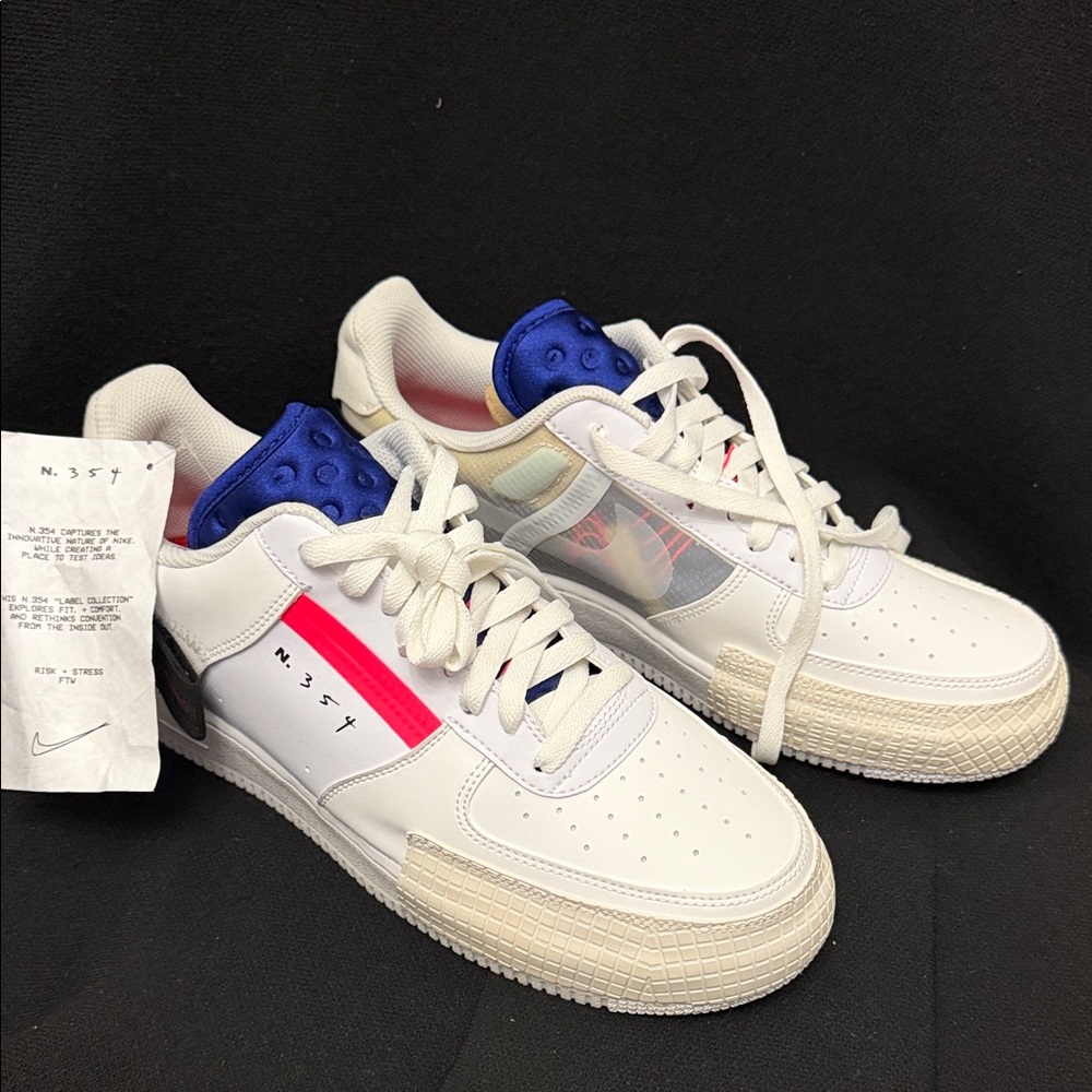 Nike Men’s White and Blue Sneakers Size 10